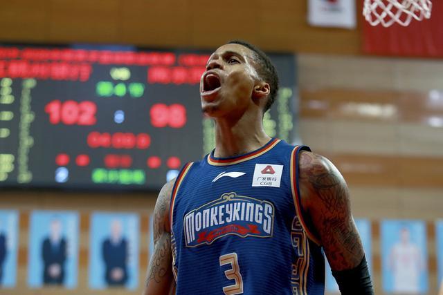 阿不都27+11赵睿首秀替补砍21分 新疆险胜江苏